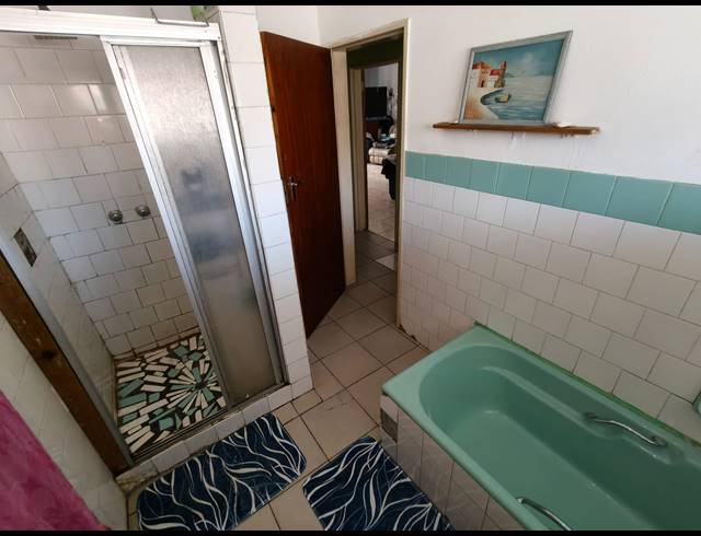 4 BEDROOM HOUSE FOR SALE IN OOS EINDE